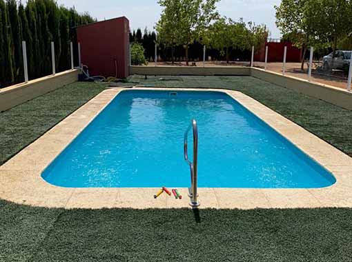 Piscina de poliéster y fibra 9.00 x 3.70